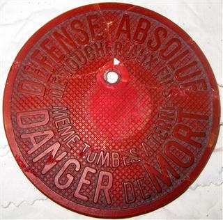 DEFENSE ABSOLUE
DE TOUCHE AUX FILS
MEME TOMBES A TERRE
DANGER DE MORT

Plastic.  Center tag missing.