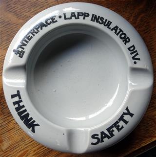 Gray / Blue ashtray

INTERPACE * LAPP INSULATOR DIV.

THINK SAFETY

2 Rings like a line post, 3 cigarette holds